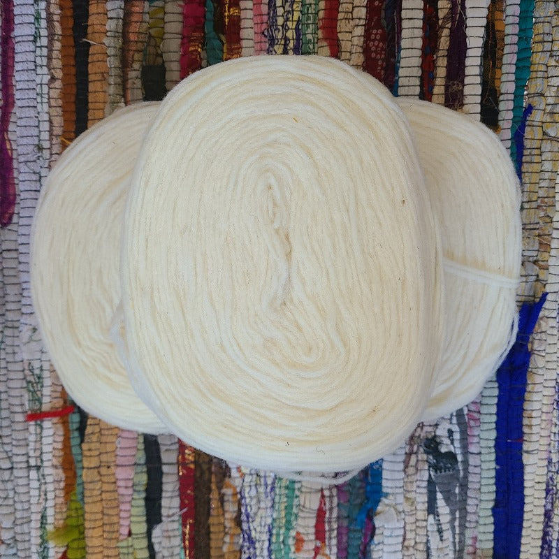 undyed unspun plates of yarn